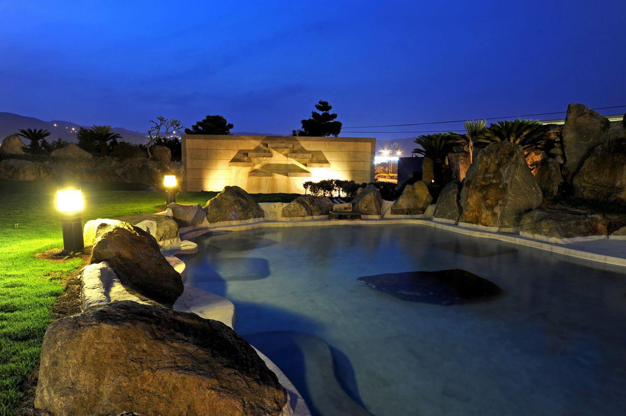 Chat Hot Spring Resort Keelung Bagian luar foto